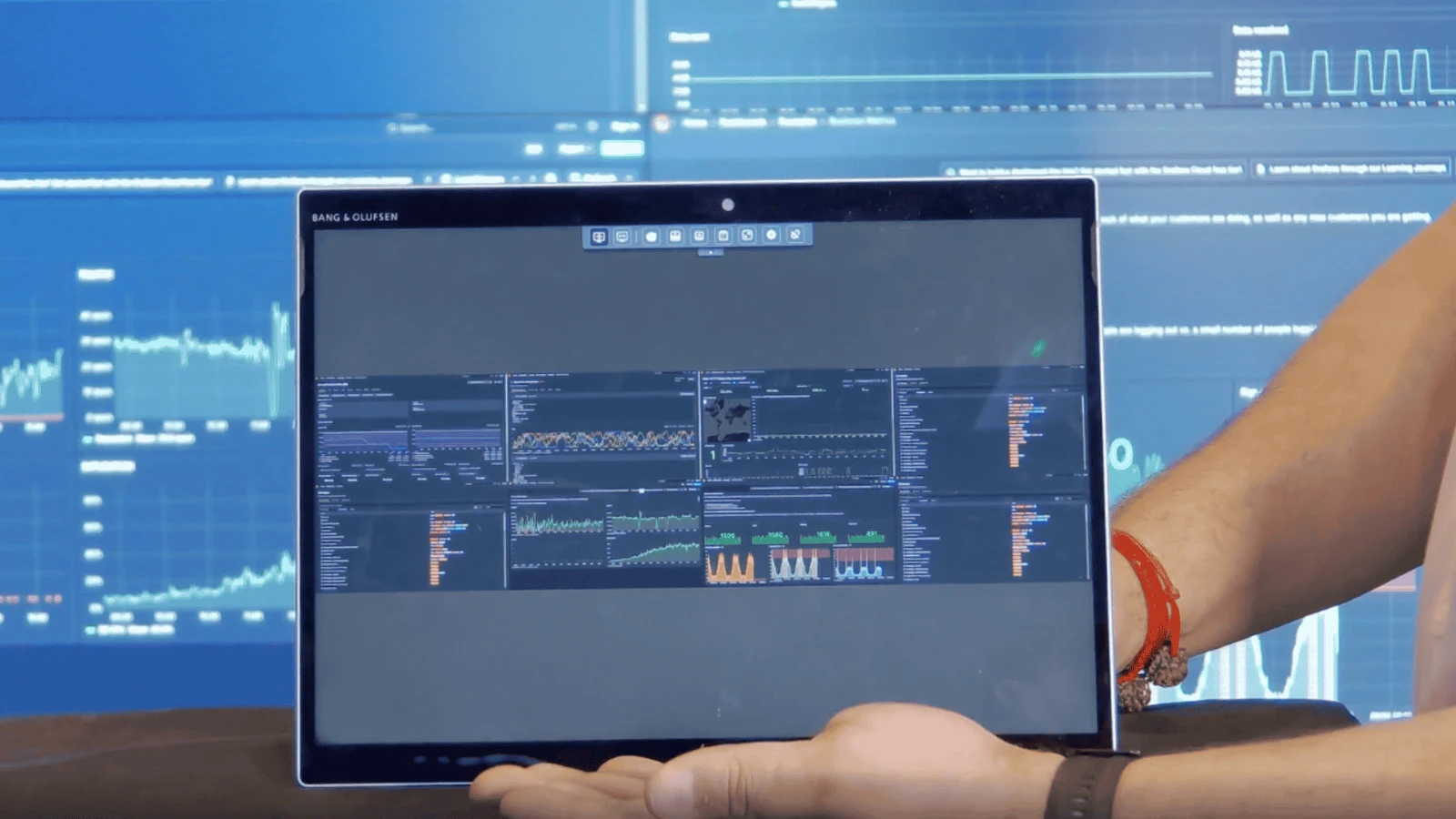 Polywall remote access to video wall dashboards from external devices